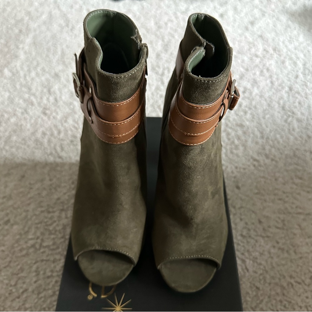 Stylish Olive Green and Brown Women's Boots